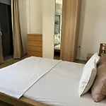 Апартаменти Previllage Red 7-8 *